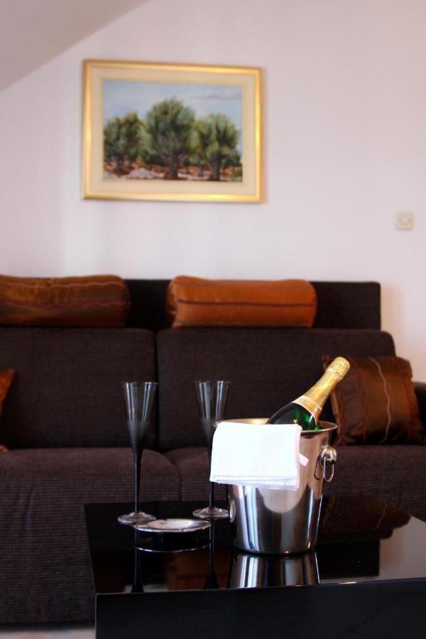 Apartments Amore Bol Zewnętrze zdjęcie